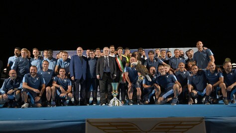 Lazio, festa ad Auronzo con la Coppa Italia. Lotito: