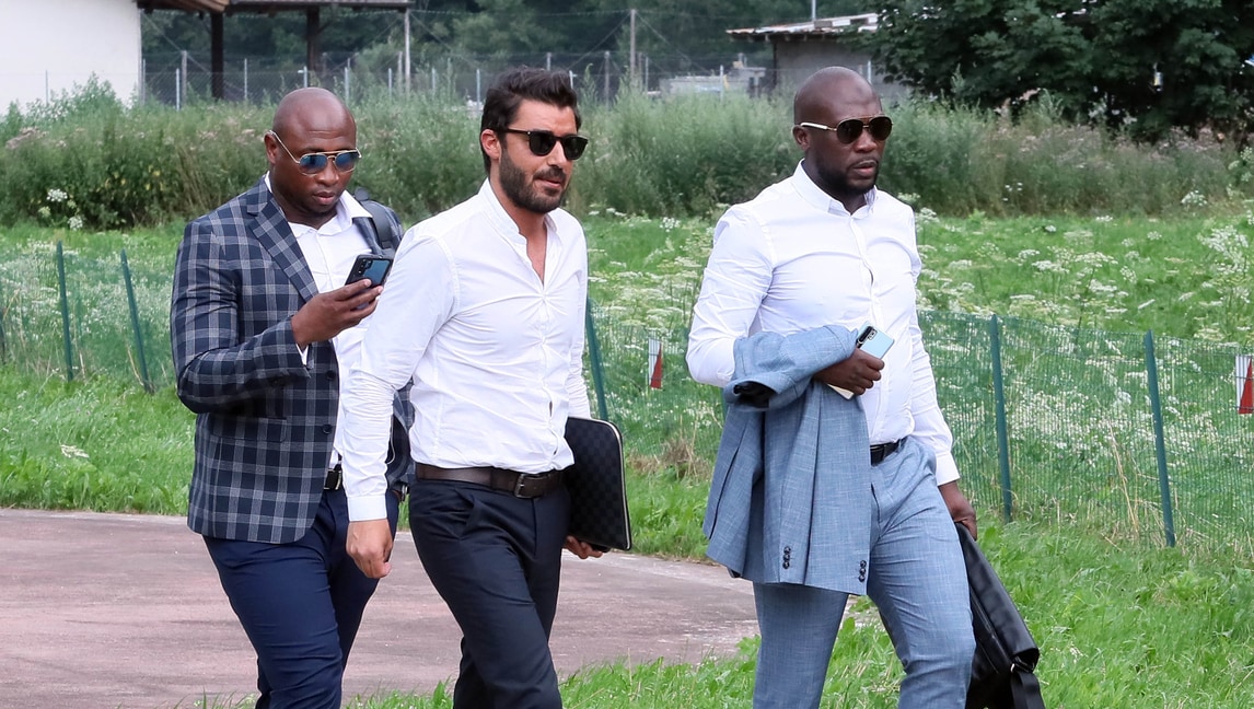 Napoli, i procuratori di Pepé atterrano a Dimaro