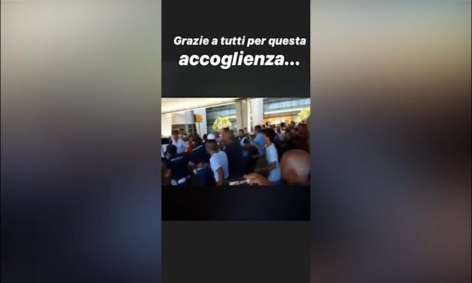 Radja Nainggolan travolto dall'affetto dei tifosi