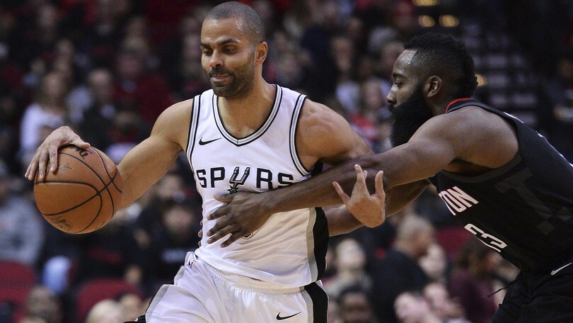 Basket, San Antonio ritira la maglia numero 9 di Parker