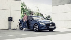 Mercedes, A250 e B250 ibride: gli scatti