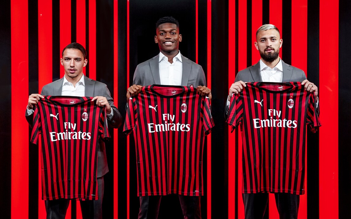 Il club rossonero presenta i nuovi acquisti: 