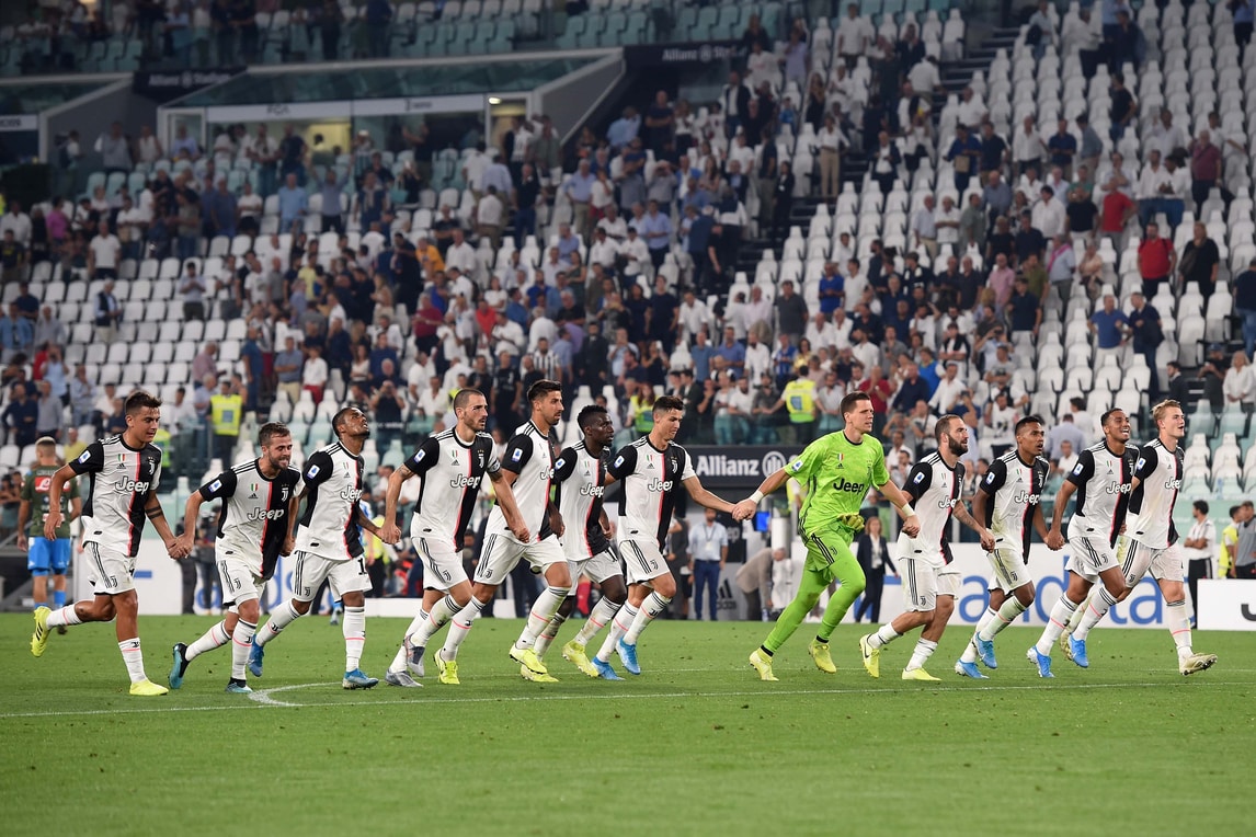 Una girandola di emozioni infinita, con Danilo, Higuain e Cristiano Ronaldo che portano i padroni di casa sul 3-0. Nel giro di 15 minuti Manolas, Lozano e Di Lorenzo la riacciuffano. Una goffa autorete del senegalese fissa il punteggio sul definitivo 4-3