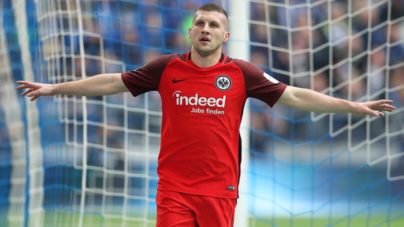 Rebic al Milan, ufficiale lo scambio con André Silva