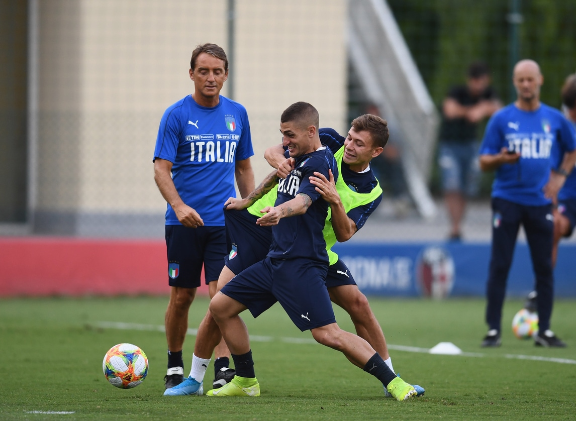 Italia in ritiro, Barella falloso: che trattenuta su Verratti!