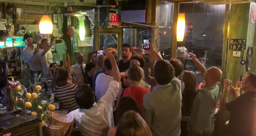 Berrettini entra al ristorante: il tifo è da stadio!