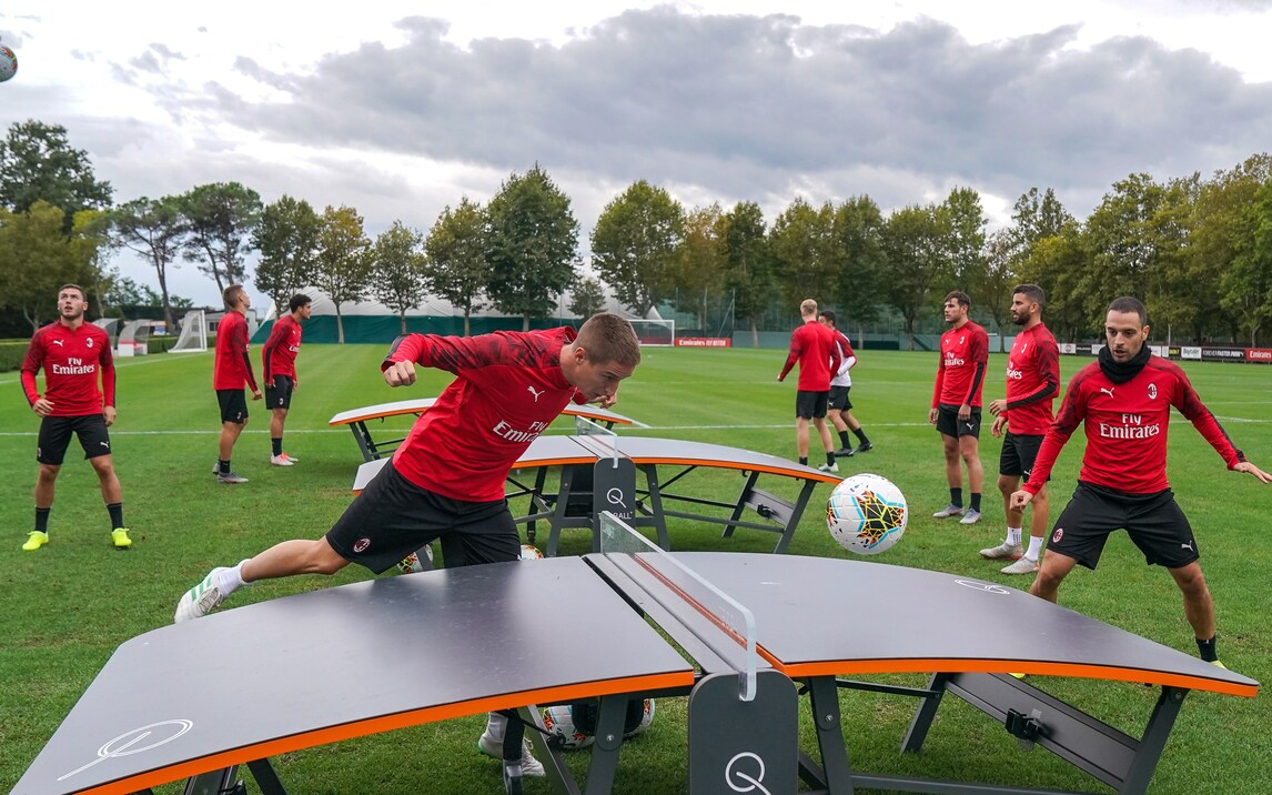 Milan, show in allenamento con il Teqball