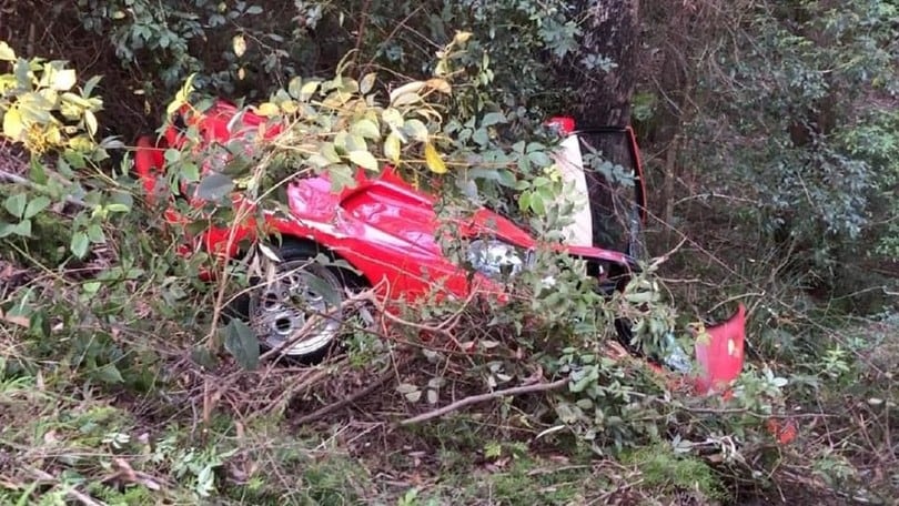 Compra una Lamborghini Diablo e la distrugge