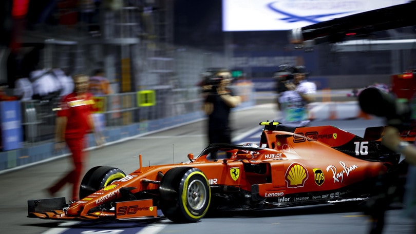 Gp Singapore: Hamilton sfida le Ferrari per la pole, qualifiche alle 15:00
