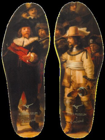 La Mizuno Wave Ultima 11 Amsterdam si veste del dipinto "The Night Watch" di Rembrandt