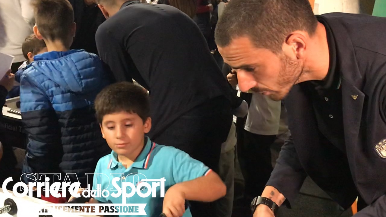 Bonucci scherza con un piccolo paziente: "Sei il Cristiano Ronaldo del biliardino!"