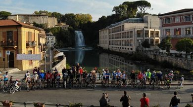La ciclostorica delle cascate al lago