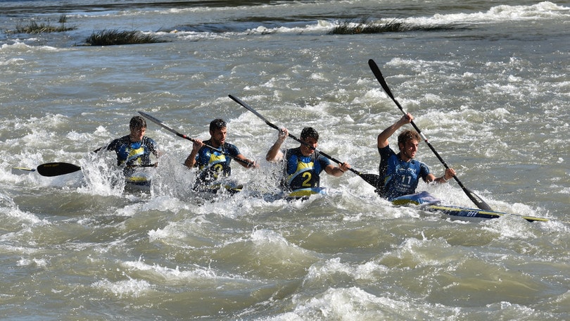 Canoa, festa della pagaia sul Tevere per la 1ª Roma Canoe Marathon