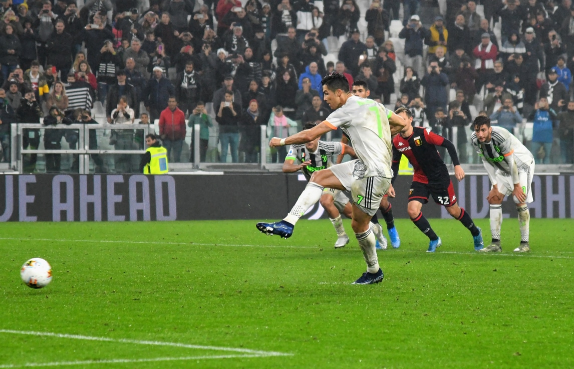 Il fuoriclasse portoghese riporta Sarri in vetta firmando il 2-1 finale contro il Genoa grazie a un rigore perfetto trasformato nei minuti di recupero: in precedenza le reti di Bonucci e Kouamé. All'Allianz è stato presentato il kit speciale in collaborazione con Adidas e Palace. La maglia presenta strisce sfumate e inserti verdi e arancioni: sul retro un grosso spazio bianco con numeri in verde fosforescente