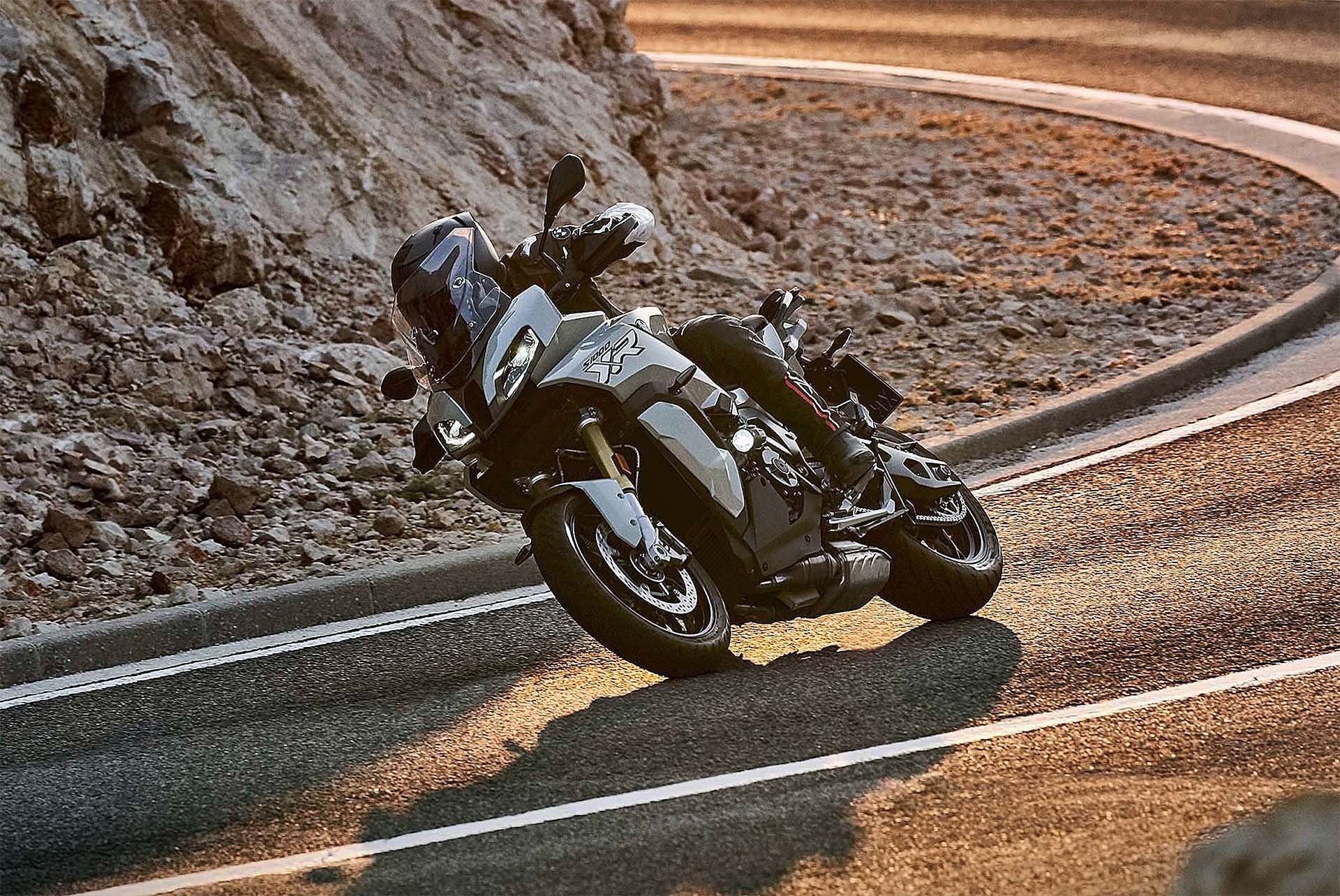 BMW S 1000 XR 2020: le immagini