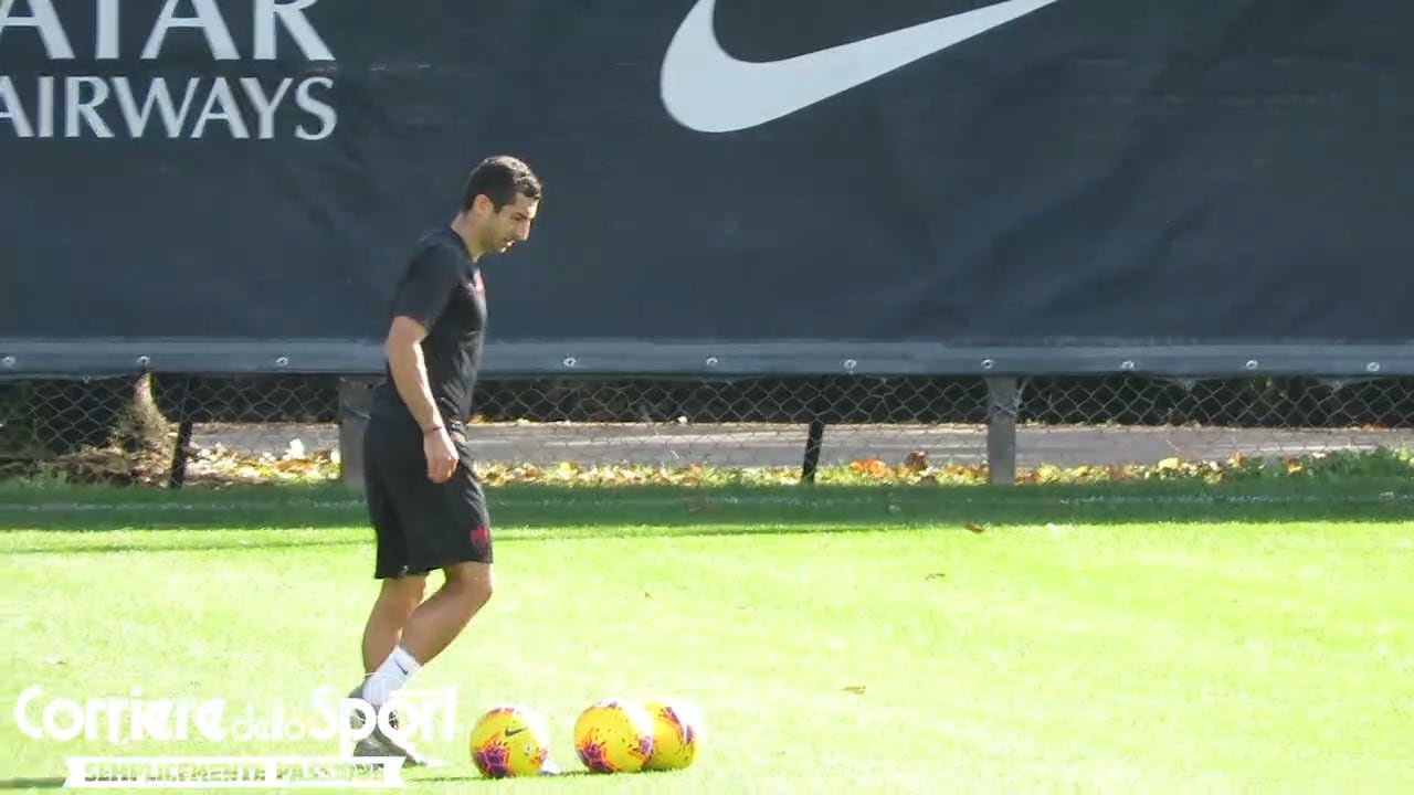 Corre, dribbla e calcia: si avvicina il rientro in gruppo di Mkhitaryan!