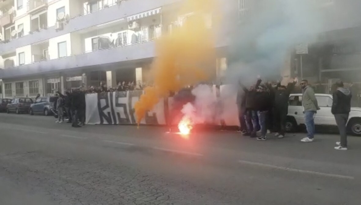 Napoli, cori e insulti dei tifosi ai giocatori