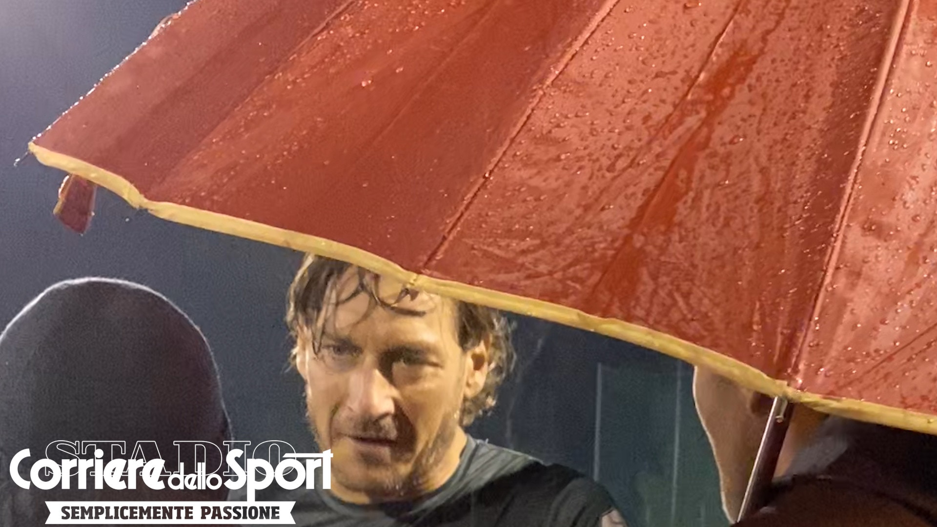 Totti, siparietto col figlio: "Prendi la medicina". Poi scherza e lo imita!