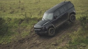 Land Rover Defender: James Bond in 'No Time to Die', le immagini