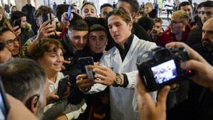 Roma, tantissimi tifosi al Nike Store: foto con Zaniolo, Pellegrini e Antonucci