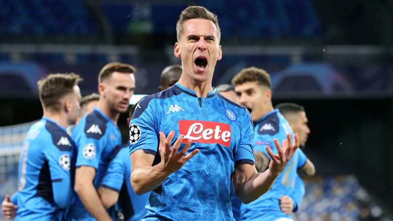 Milik, tripletta show: il Napoli vola agli ottavi di Champions