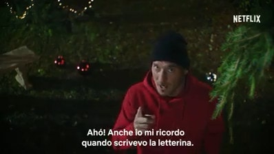 Netflix ingaggia Totti e... Spelacchio! Ecco il divertente trailer di Natale