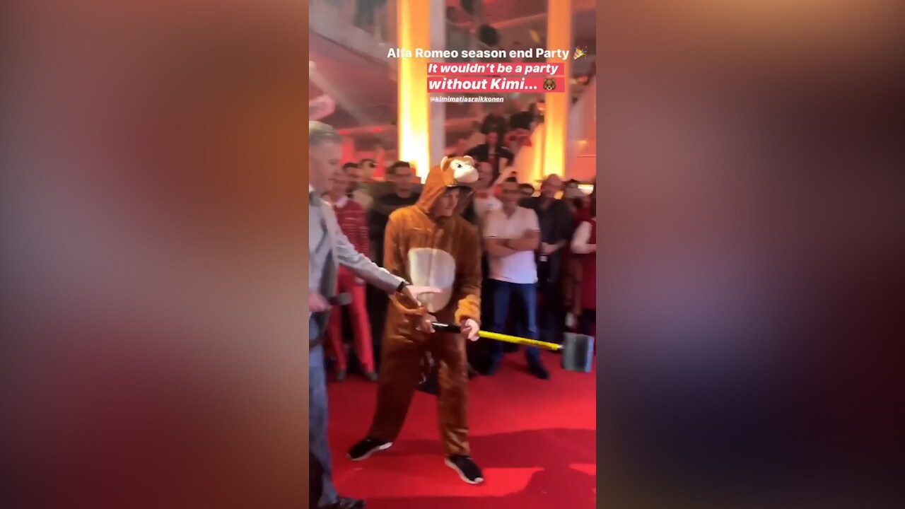 Raikkonen si presenta così alla festa dell'Alfa