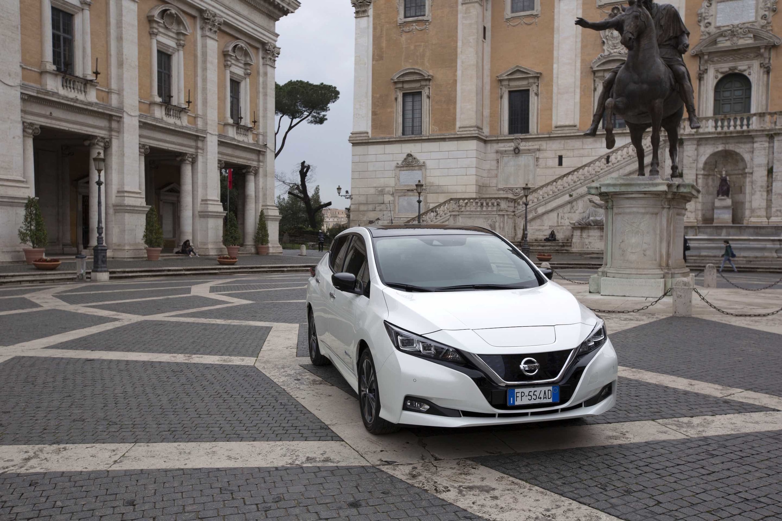 Maratona di Roma 2020, Nissan LEAF è l'auto ufficiale: le foto
