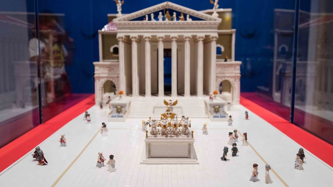 Dal 24 dicembre 2019 al 19 aprile 2020, a Palazzo Bonaparte arriva un'esposizione di mattoncini che riproducono i grandi scenari della storia 