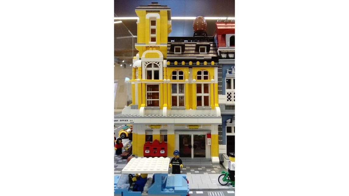 Dal 24 dicembre 2019 al 19 aprile 2020, a Palazzo Bonaparte arriva un'esposizione di mattoncini che riproducono i grandi scenari della storia 