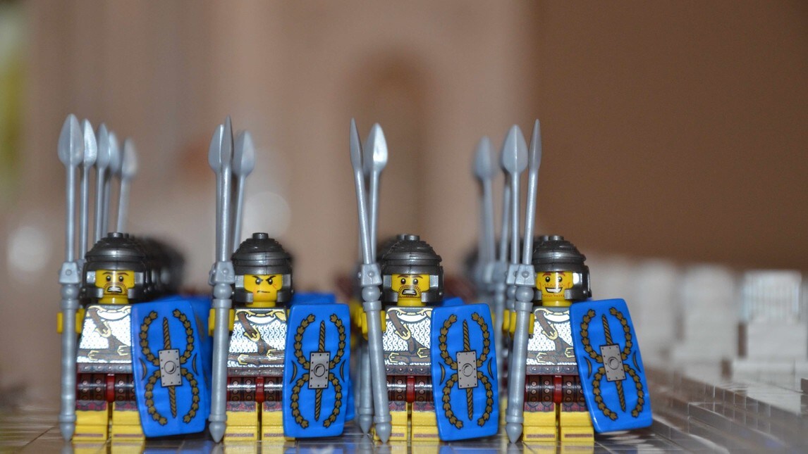 Dal 24 dicembre 2019 al 19 aprile 2020, a Palazzo Bonaparte arriva un'esposizione di mattoncini che riproducono i grandi scenari della storia 