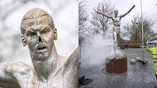 Tagliato il naso alla statua di Ibrahimovic a Malmö