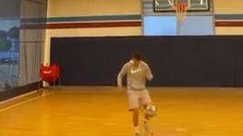 Under show: allenamento natalizio e canestro col sinistro!