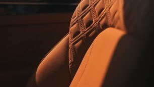 Bentley, la trapuntatura 'Diamond in Diamond': le immagini