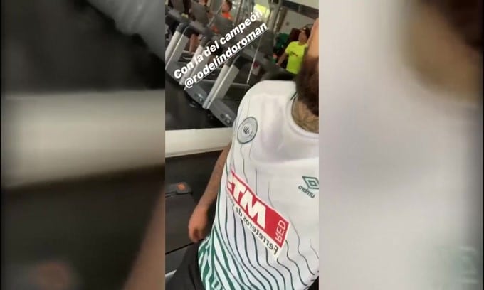 Vidal si allena in palestra