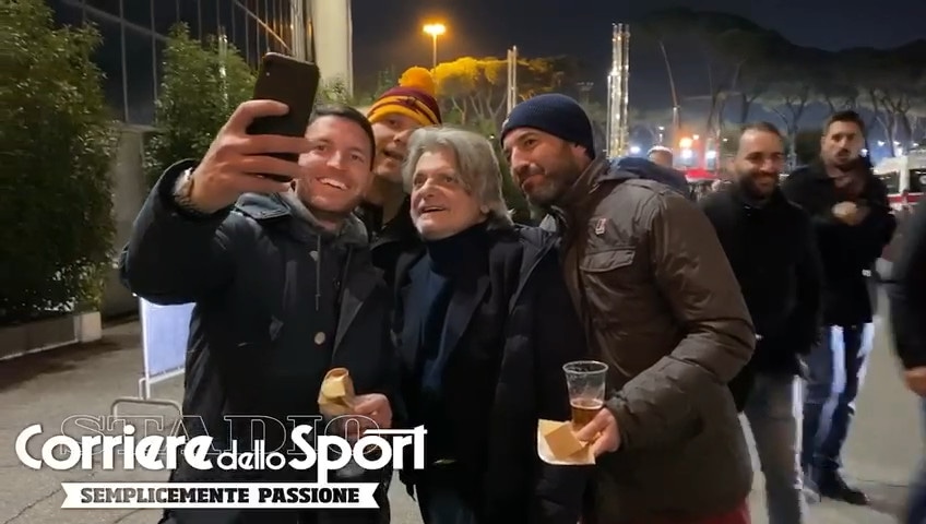 All’Olimpico anche il presidente Ferrero: quanti selfie con i romanisti!