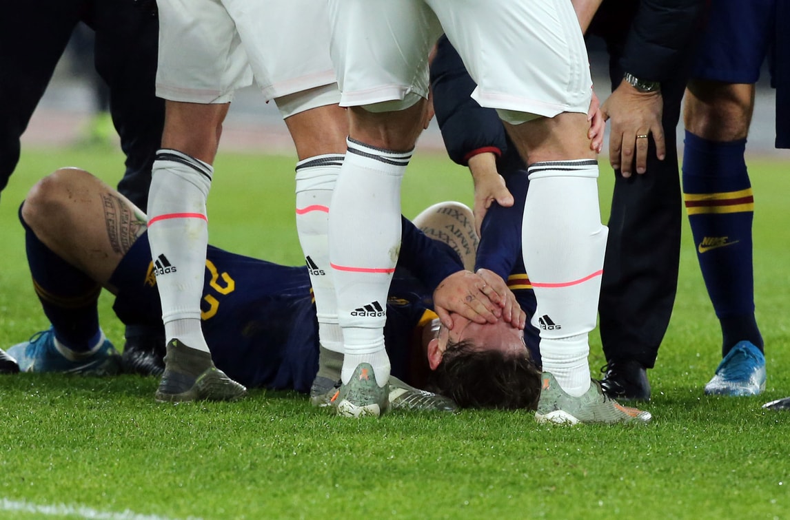 Zaniolo esce in lacrime: le foto