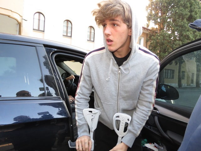 Roma, l'arrivo di Zaniolo a Villa Stuart per l'intervento al crociato