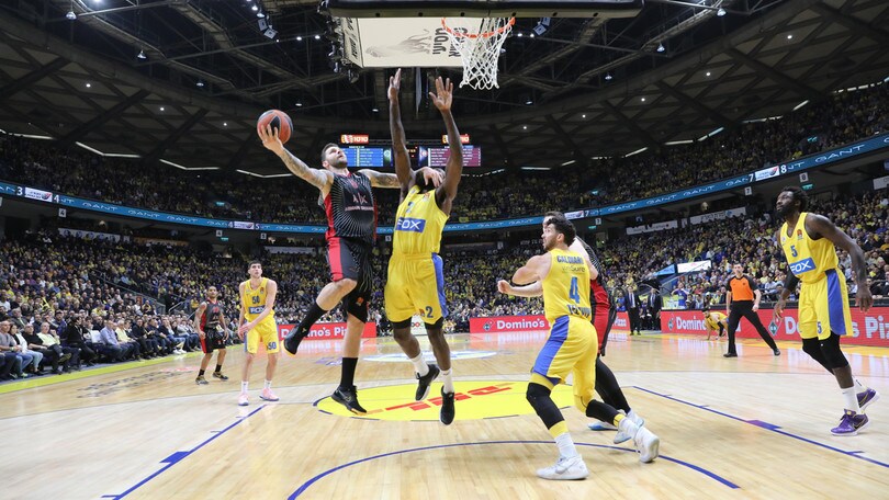 Eurolega, l'Olimpia crolla nel finale. Vince il Maccabi 69-63