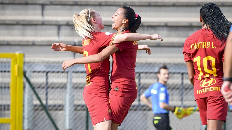 La Roma non molla e riprende la Fiorentina al 91': Andressa su rigore, 2-2