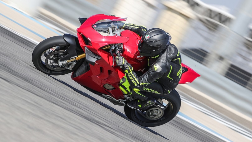 Ducati Panigale V4S: in pista con la "Rossa" a due ruote