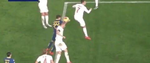 Verona-Juve, il tocco di braccio di Bonucci