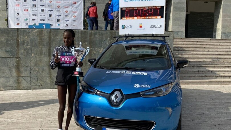 Napoli City Half Marathon, veloce e bellissima, primato femminile del percorso