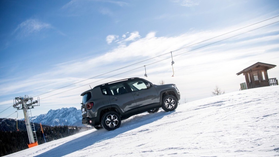 Jeep Renegade 4xe e Easy Wallbox: le immagini