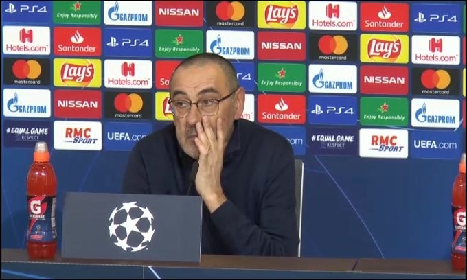 Sarri al giornalista: "Lo dici tu che la squadra non mi segue"