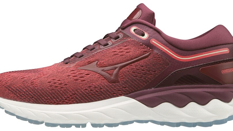 Mizuno presenta Skyrise, il nuovo modello di corsa fluttuante
