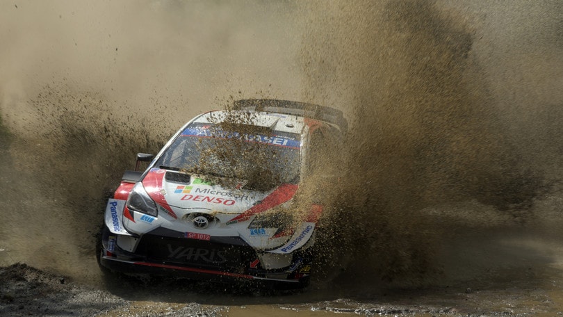 Rally, Ogier vince in Messico: "Non è il momento di festeggiare"