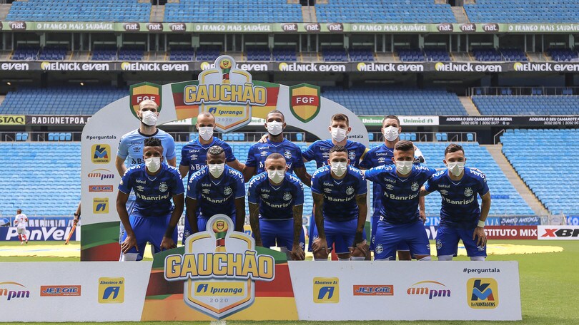 Il Gremio di Renato Portaluppi scende in campo con la mascherina