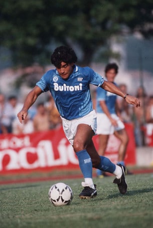 Napoli-Pisa nel ricordo di Maradona: 35 anni fa l’unica partita con la 9 in Italia
