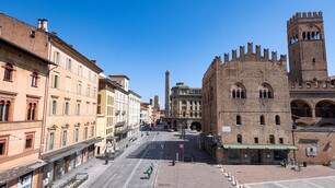 Coronavirus, le FOTO di Bologna deserta